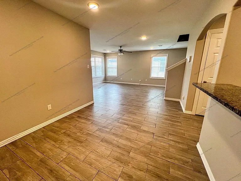 6621 Leightyn Ln — Photo 4