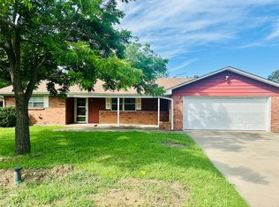 1220 Crestview Dr, Kaufman, TX 75142