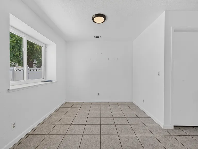 1118 Cresthaven Dr — Photo 14