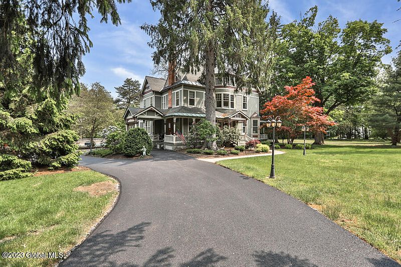 2nd image of 405 Loudon Road