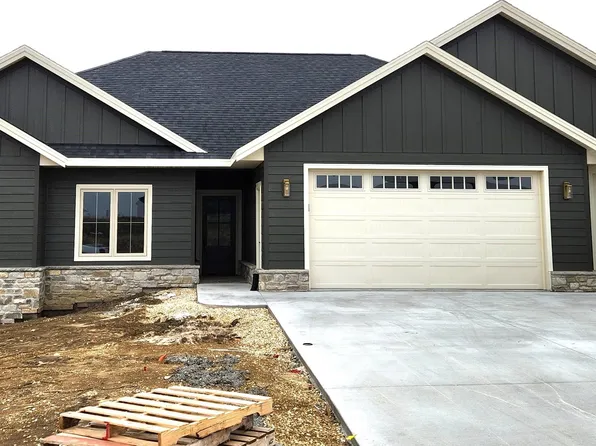 309 Solomia Ct, Peosta, IA 52068