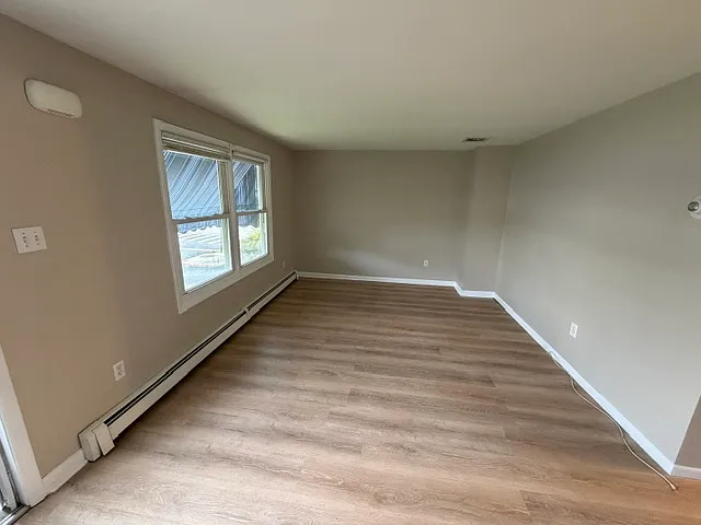 3 bed, 1.5 bath, 1100 sqft, $2,400 — Photo 3