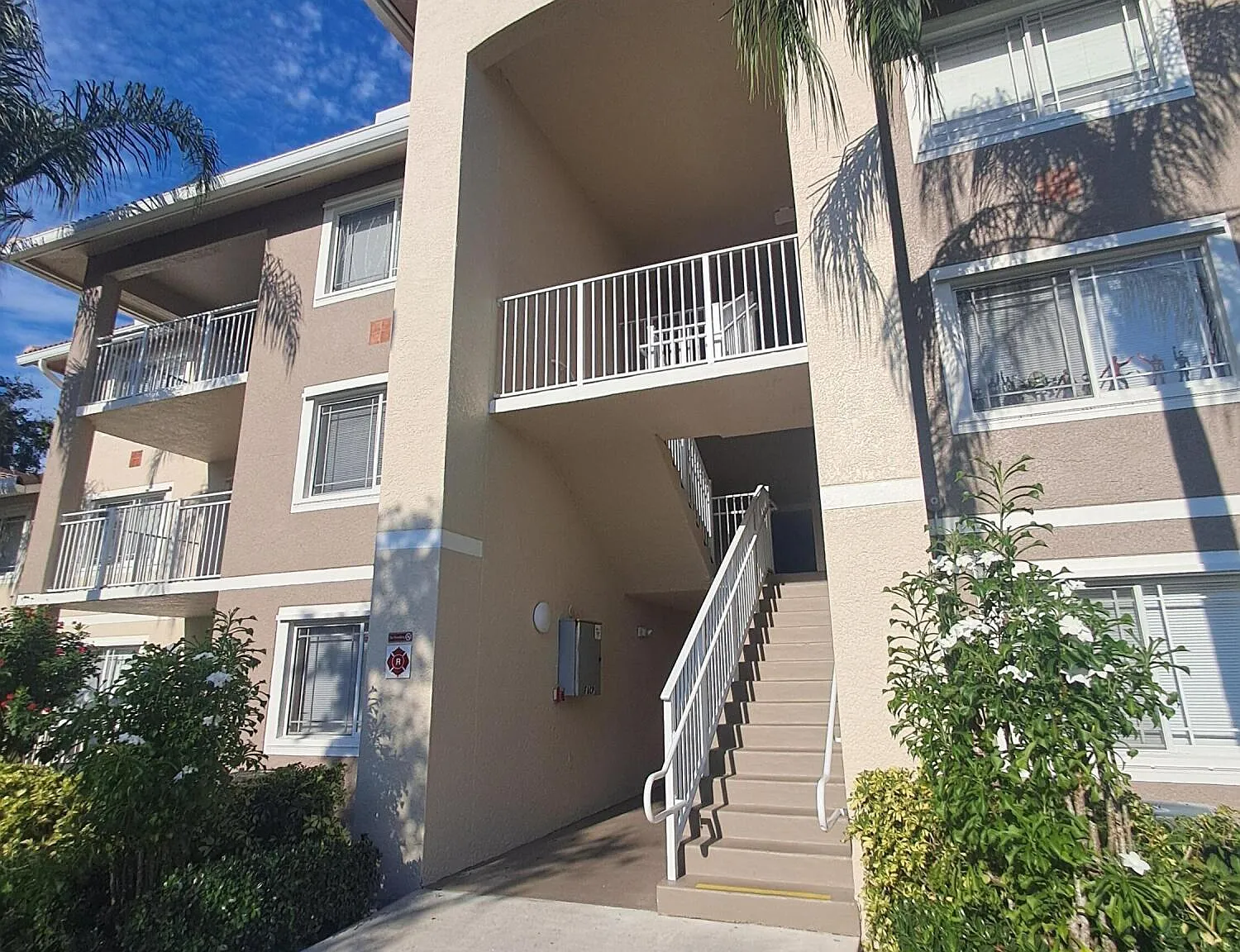 2 bed, 2.0 bath, 1033 sqft, $1,650 — Photo 1