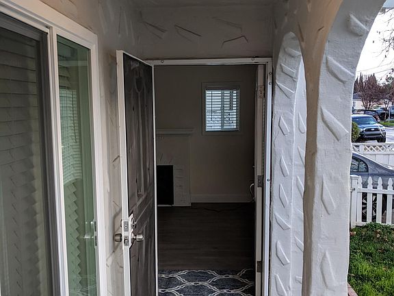 3rd image of 916 Harliss Ave