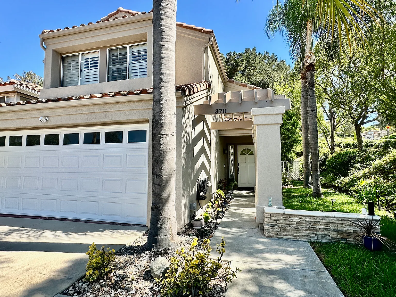 4 bed, 2.5 bath, 1959 sqft, $4,650 — Photo 2