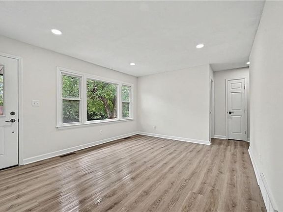 5th image of 6132 Haskell Ave