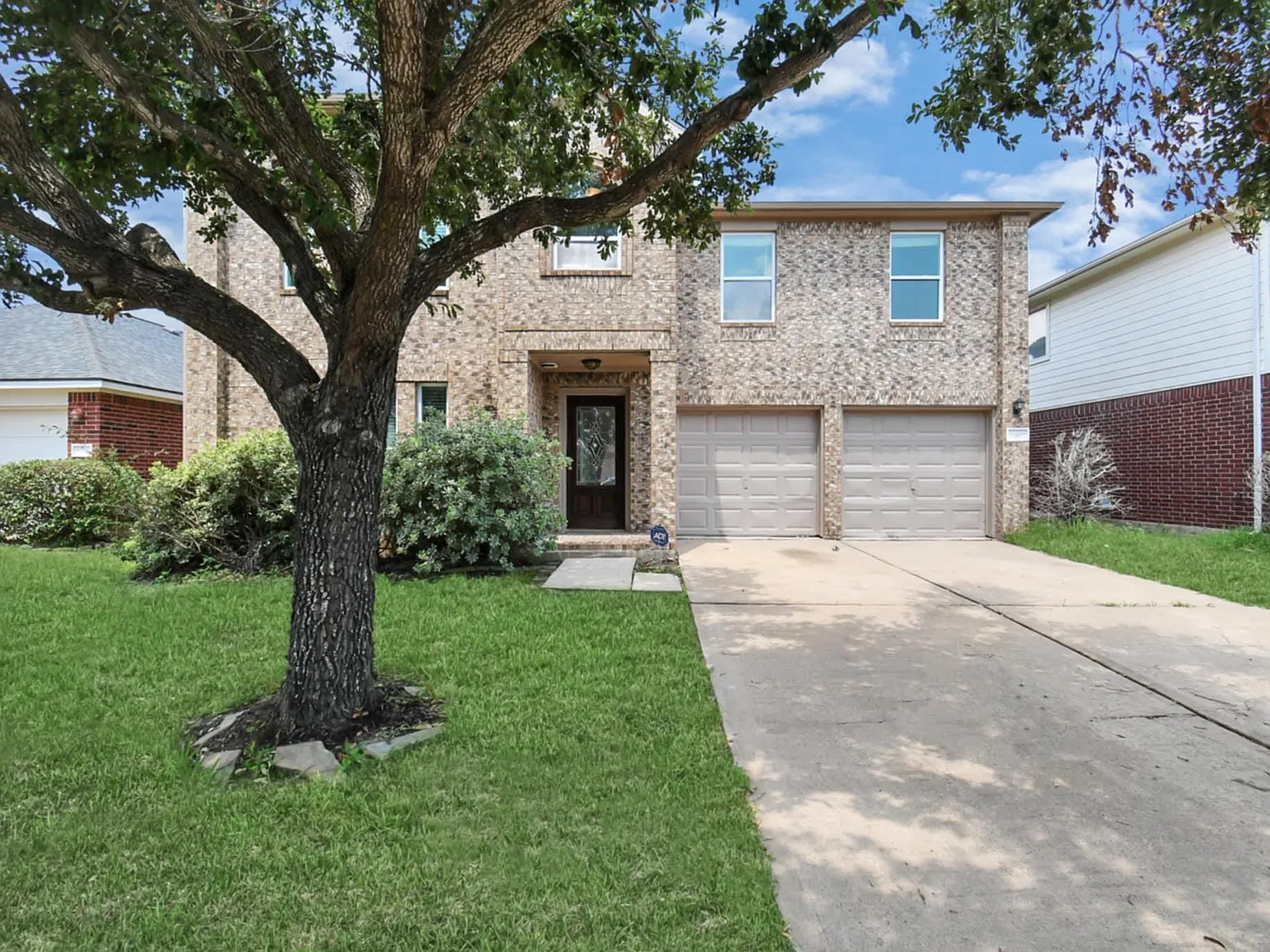 4 bed, 2.5 bath, 2852 sqft, $2,200 — Photo 2