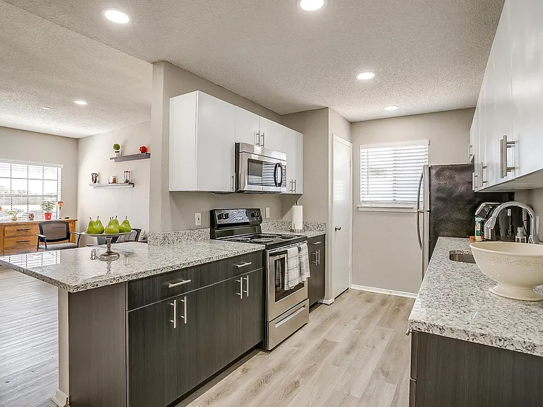 Portofino Apartments — Photo 30