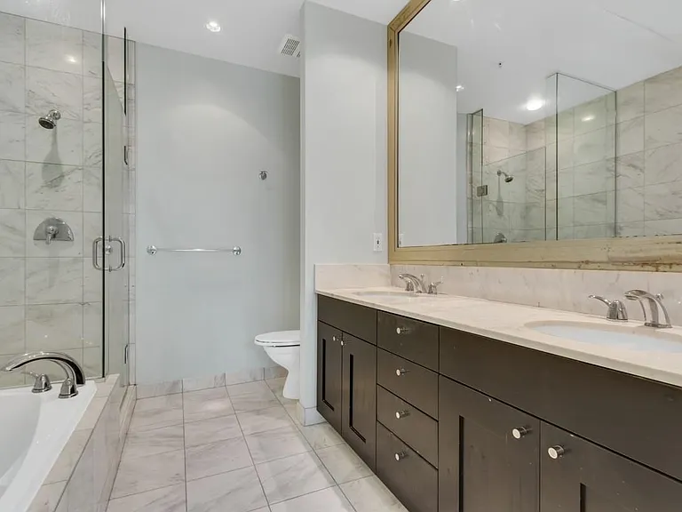 499 Broughton St #301 — Photo 21