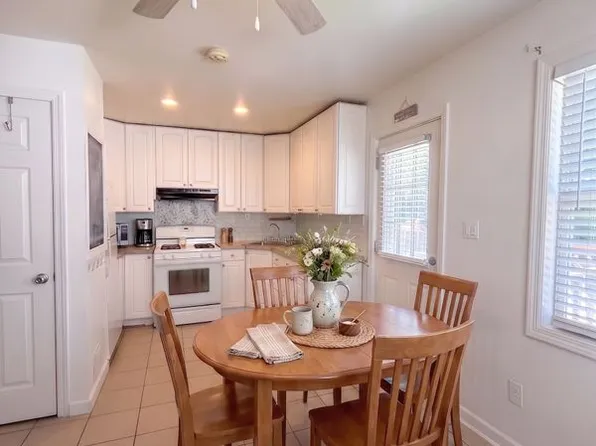 154 Oldfield Ave APT B, Amityville, NY 11701