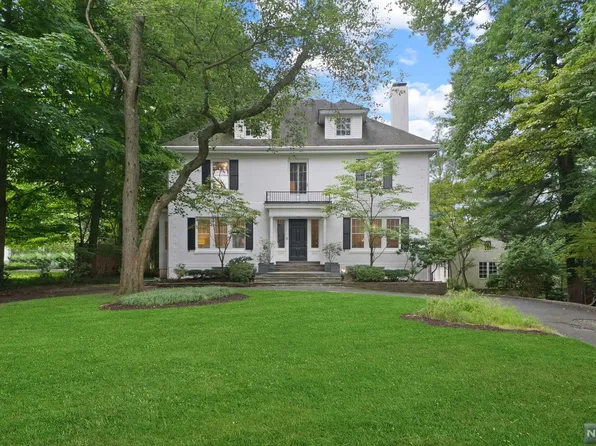 132 Westervelt Ave, Tenafly, NJ 07670