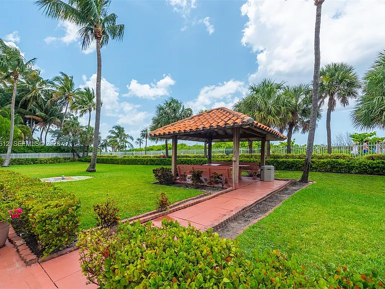 2401 Collins Ave #1007 — Photo 25
