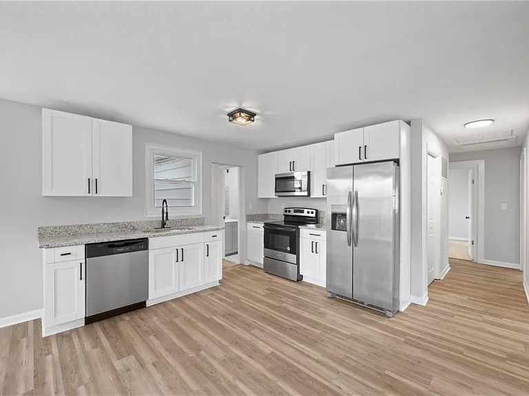 2810 Roanoke Ave — Photo 4