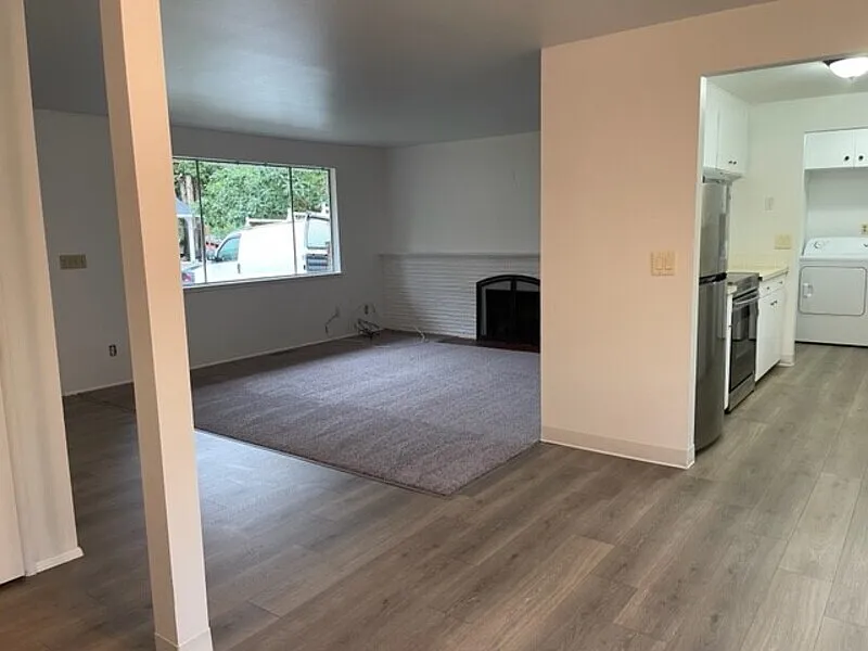 3 bed, 2.0 bath, 1500 sqft, $3,475 — Photo 4