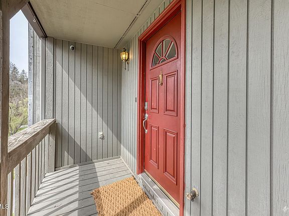 3rd image of 222 Willowbend Ct