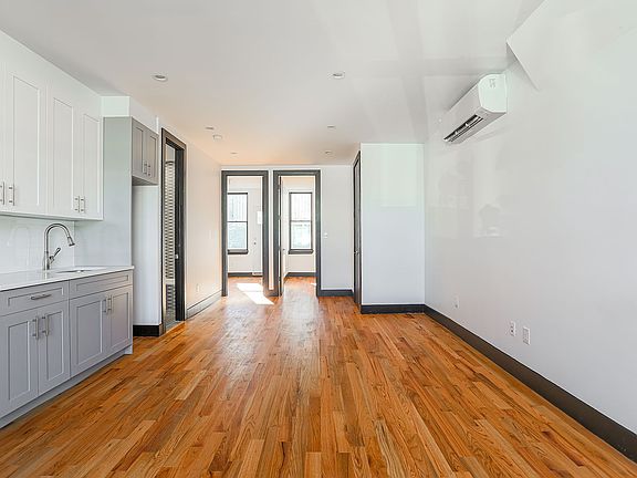 3rd image of 960 Pacific St #1B