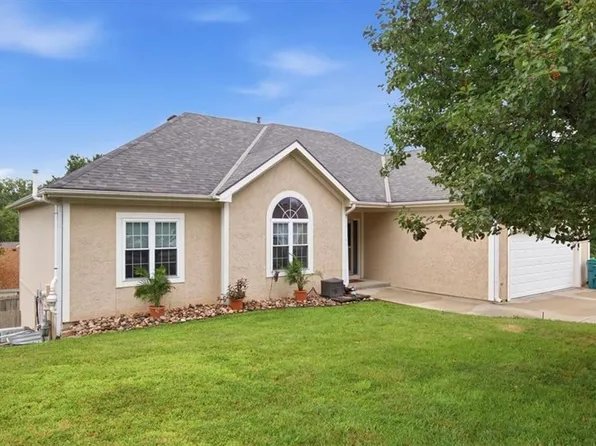413 Hillbrook Ct, Lansing, KS 66043