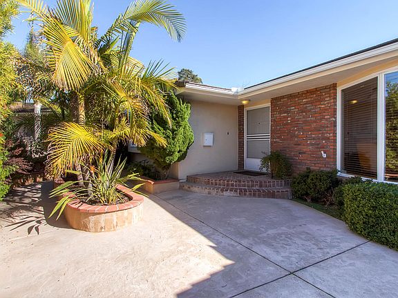 2nd image of 584 Corte Helena Ave