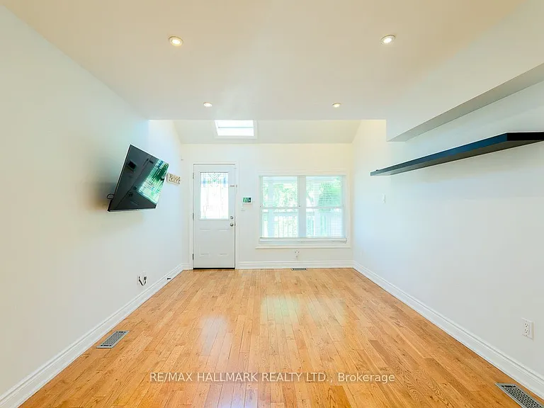527 Craven Rd — Photo 4