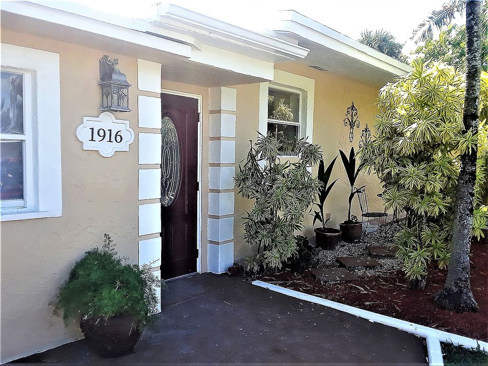 1st image of 1916 E River Dr