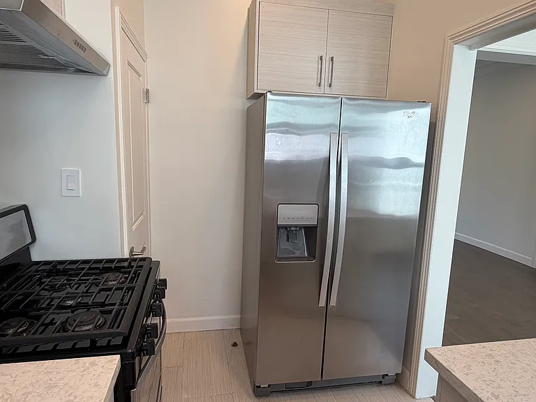 163 N La Peer Dr #C — Photo 15