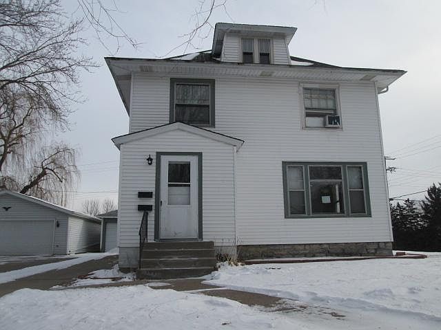 1st image of 204 5th Ave N