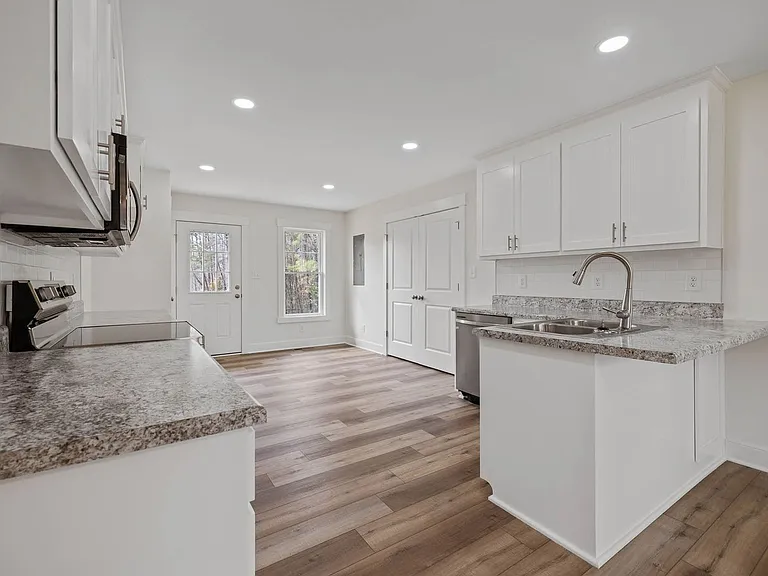 20015 James River Dr — Photo 11