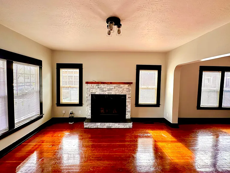 23 Rose Ave — Photo 10