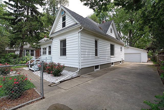 1st image of 804 N Busey Ave
