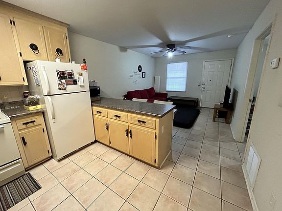 5th image of 204 Calhoun St APT 20