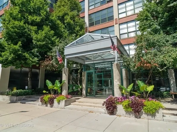 1800 W Roscoe St APT 218, Chicago, IL 60657