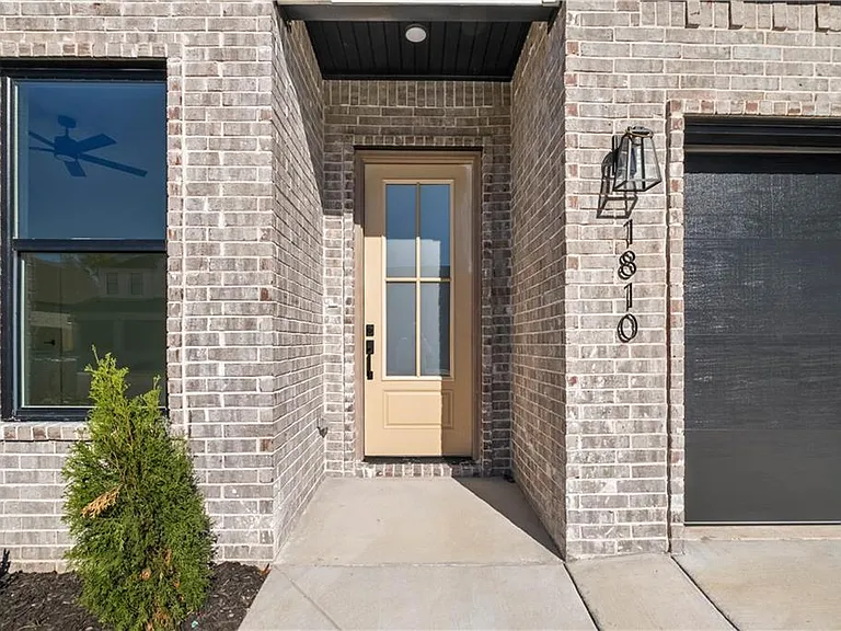1810 Peacock Rd — Photo 2