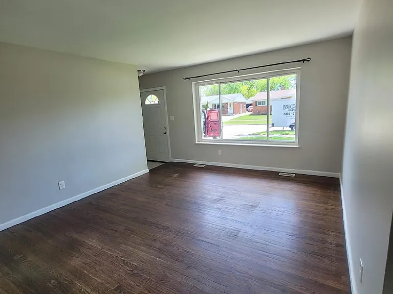 32448 Birchwood St — Photo 10