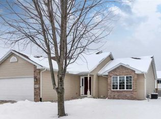 605 Stonehaven Dr, Sun Prairie, WI 53590