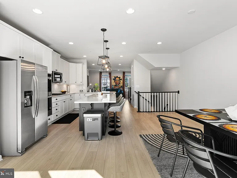 7713 Presidential Pkwy — Photo 5