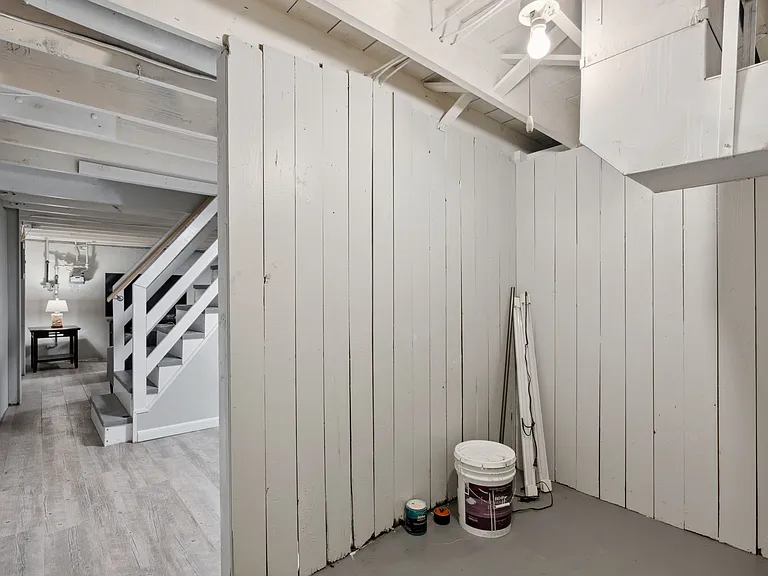 2415 Telegraph Rd — Photo 32