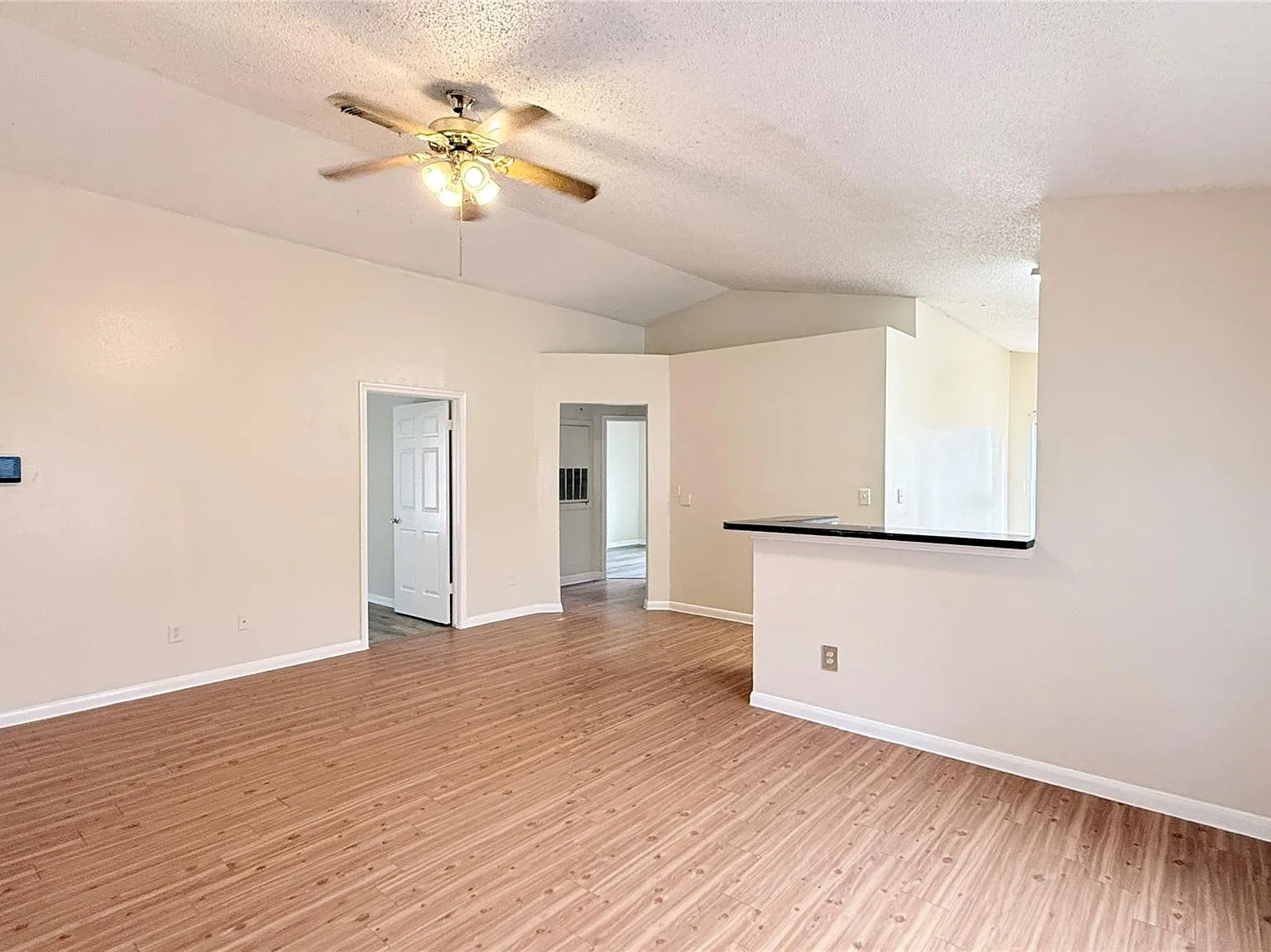 4 bed, 2.0 bath, 1311 sqft, $1,700 — Photo 3