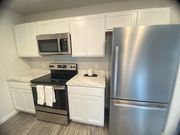 Bright and Open Concept Kitchen
