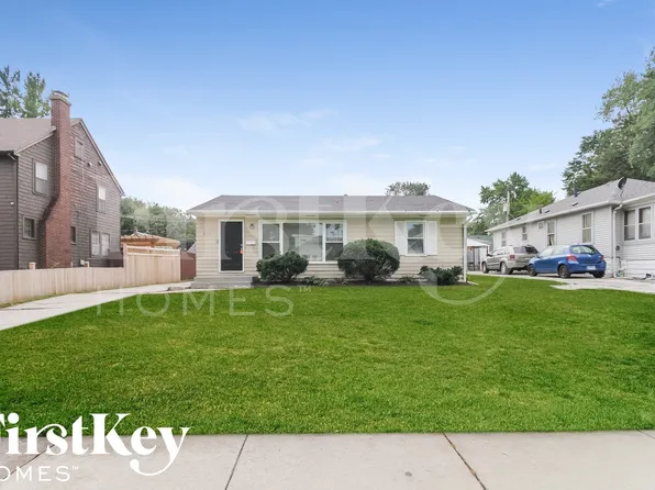 834 Charles St, Aurora, IL 60506