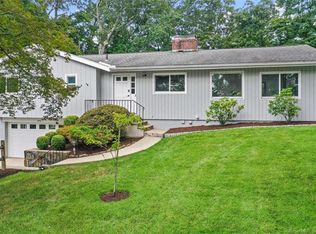 146 Brook Run Ln, Stamford, CT 06905