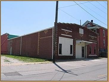 1st image of 106 E Illinois St