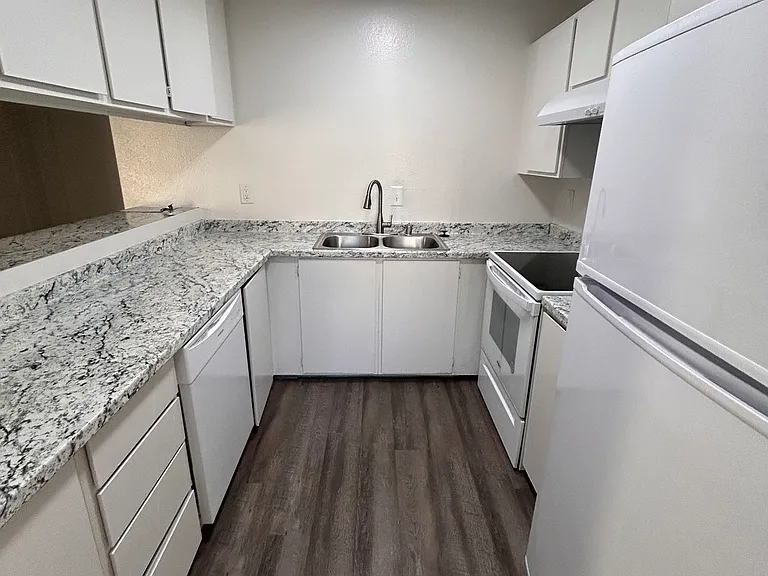 WIllowbrook Apartments — Photo 12