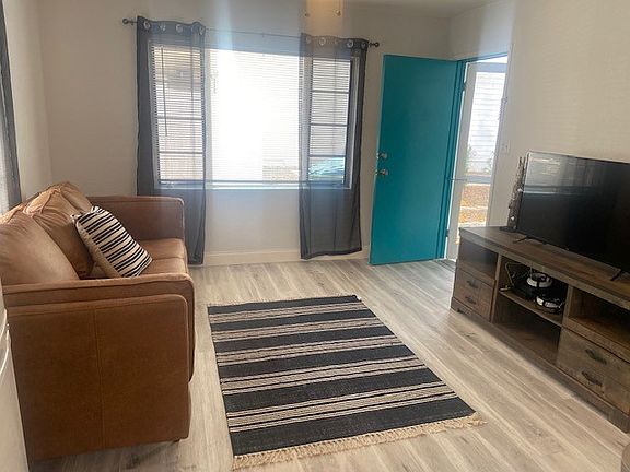 2nd image of 1512 Indiana Ave APT B