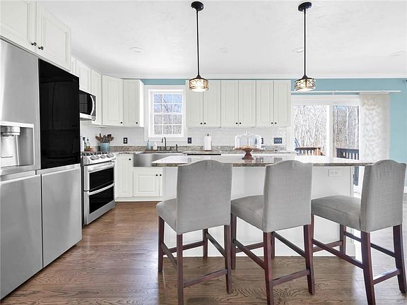 3rd image of 31 Plantation Dr