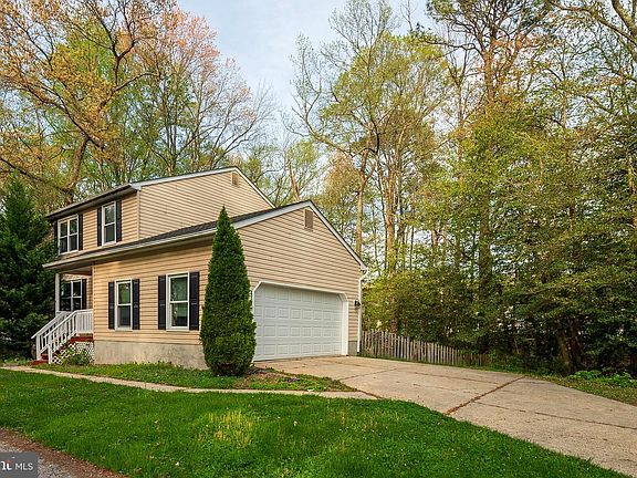 3rd image of 418 Howard Manor Dr