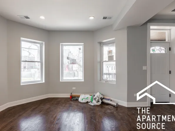 3135 N Oakley Ave Unit 2, Chicago, IL 60618