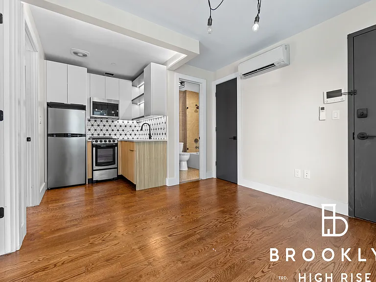 659 Hancock St #3B — Photo 1