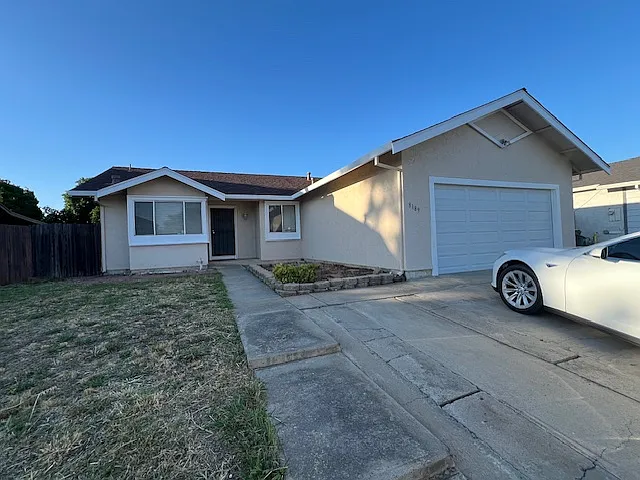 8189 Hemingway Dr — Photo 1