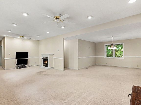 5th image of 1038 E Freeland Rd