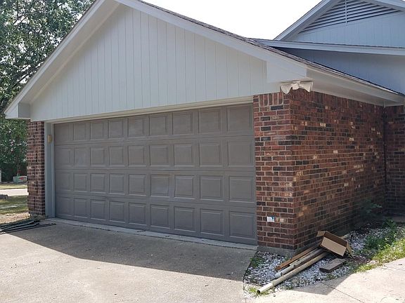 Oversized 2-car garage
